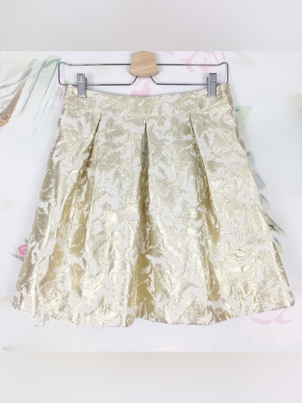 Women’s gold Pim + Larkin skirt size M. Lined. EUC